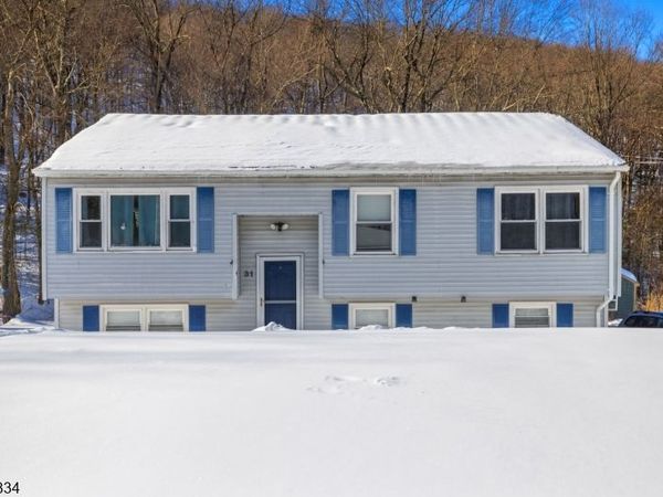 31 Meadow Ln, Vernon, NJ 07462