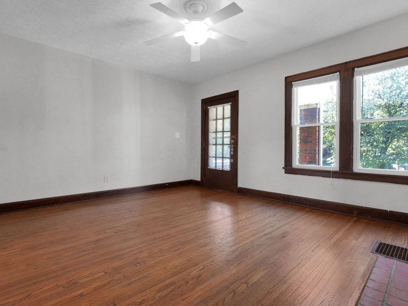 1126 Northwest Boulevard, Columbus, OH 43212 Photo 4