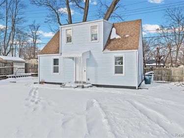 1523 E Madge Avenue, Hazel Park, MI 48030