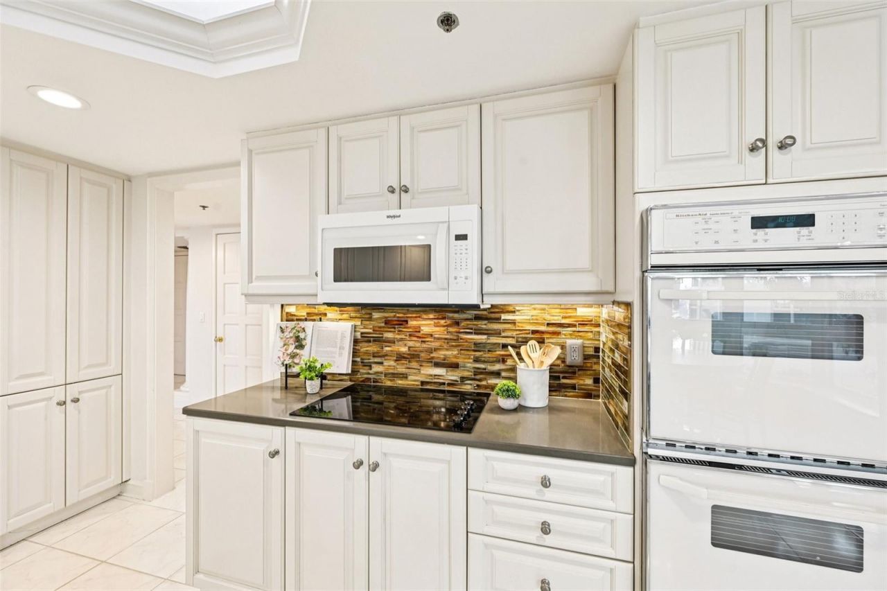 2410 Harbourside Drive, Unit 111, Longboat Key, FL 34228 Photo