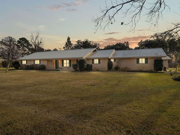 2011 Hampton St, DeRidder, LA 70634