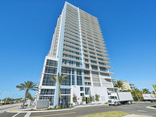 220 Lake Shore Drive, Unit 717, West Palm Beach, FL 33403