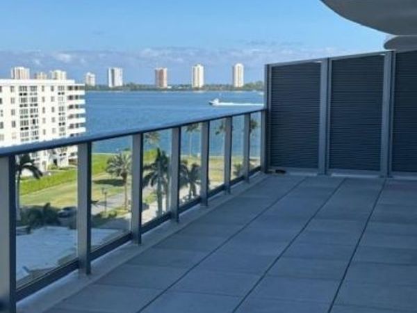 220 Lake Shore Dr, Unit 717, West Palm Beach, FL 33403