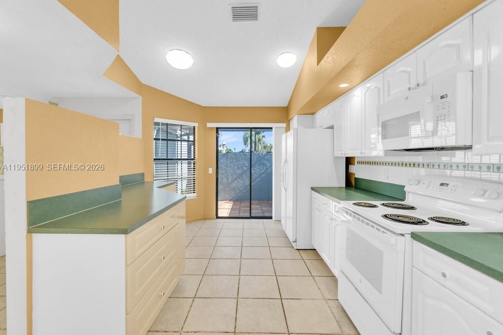 8209 Waterford Ave, Tamarac, FL 33321 Photo