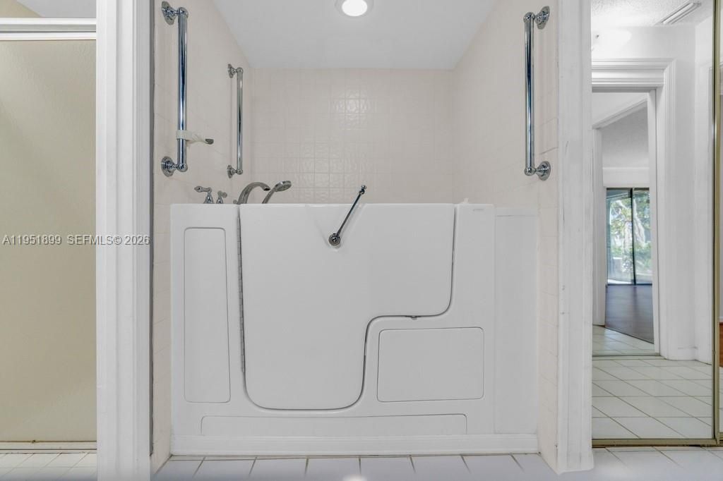 8209 Waterford Ave, Tamarac, FL 33321 Photo