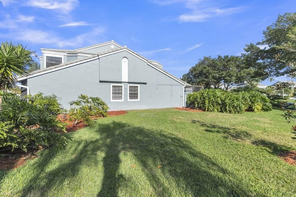 8209 Waterford Ave, Tamarac, FL 33321 Photo