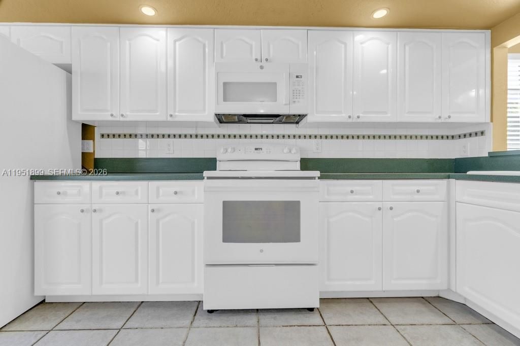 8209 Waterford Ave, Tamarac, FL 33321 Photo