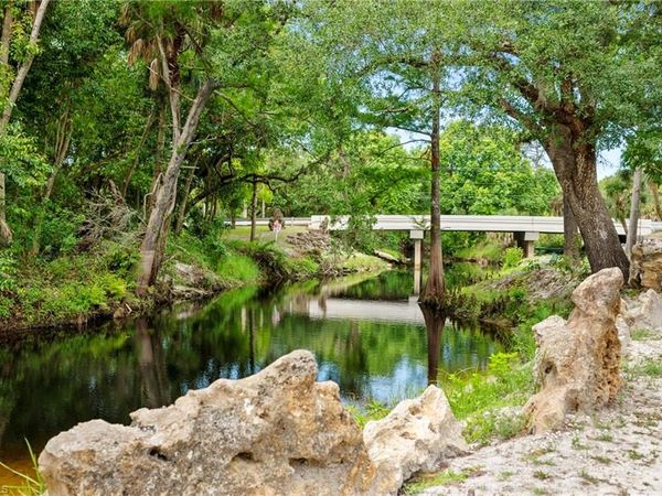 27601 Hale DR, BONITA SPRINGS, FL 34135