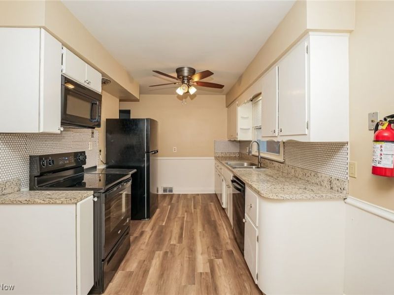 962 Iona Avenue, Akron, OH 44314 Photo 6