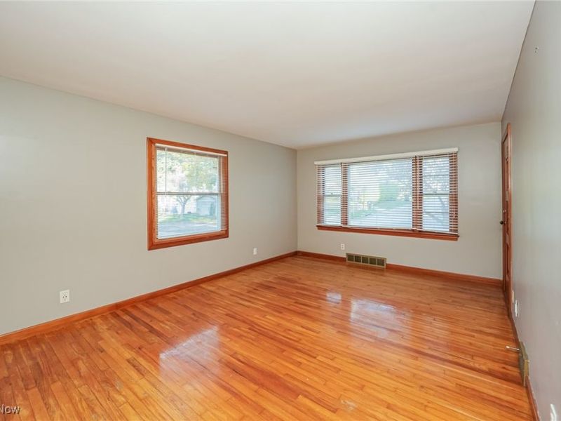 962 Iona Avenue, Akron, OH 44314 Photo 9