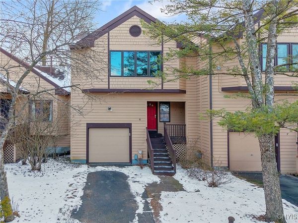 9 Nursery Lane, Syracuse, NY 13210