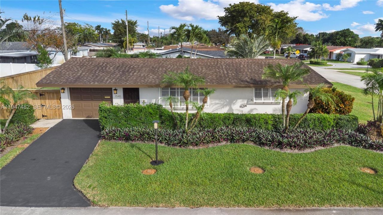 1541 NW 83rd Way, Pembroke Pines, FL 33024 Photo