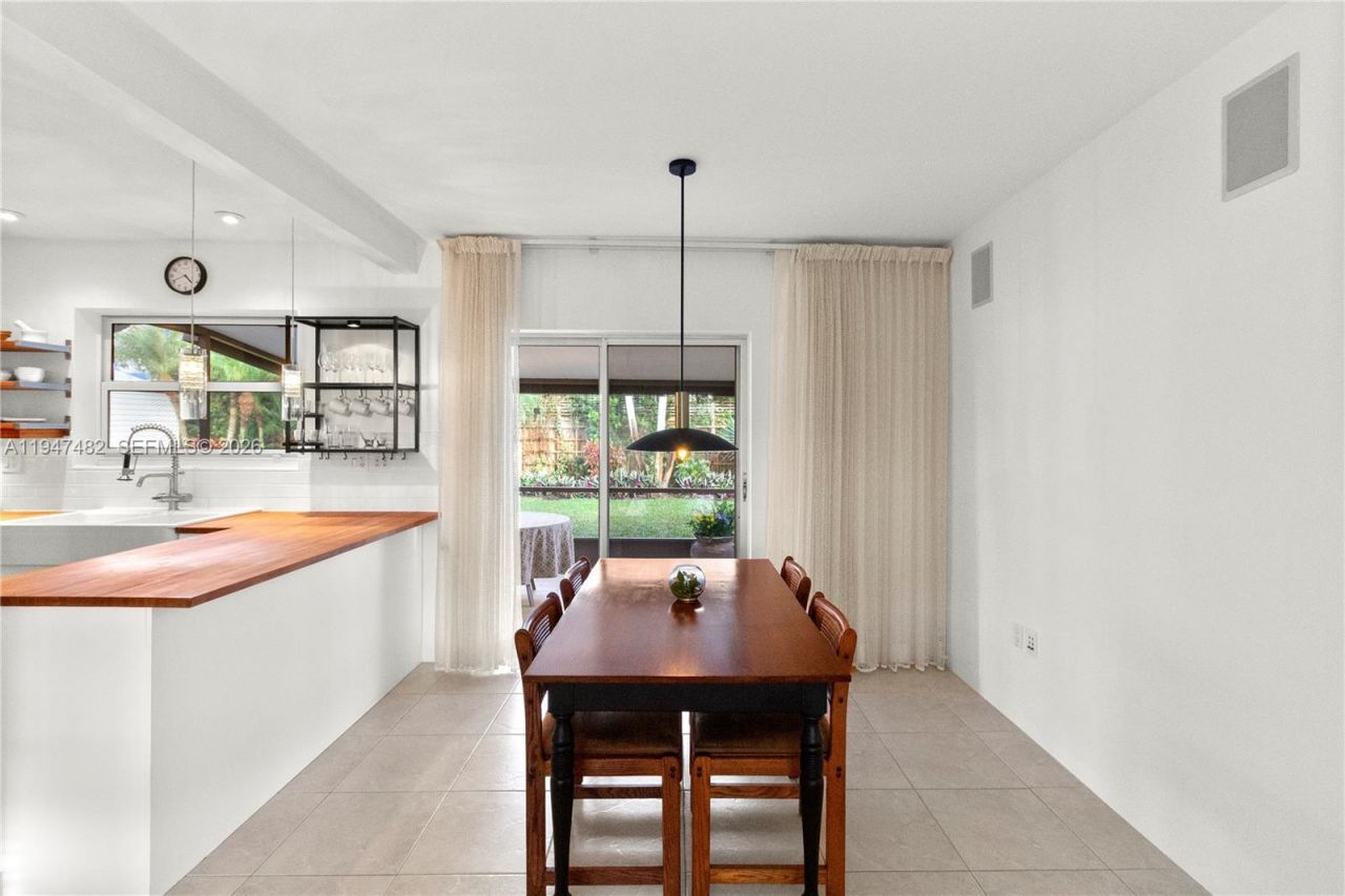 1541 NW 83rd Way, Pembroke Pines, FL 33024 Photo