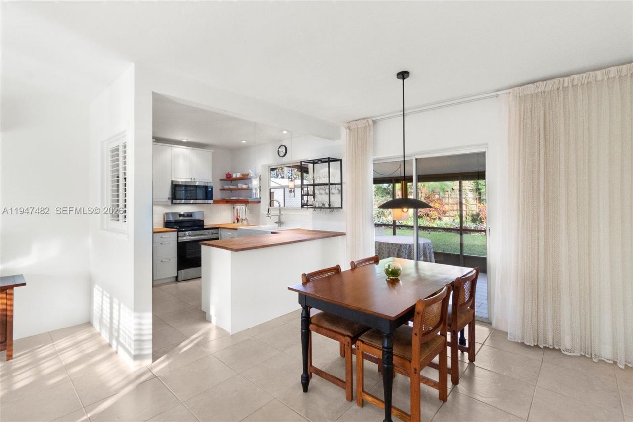 1541 NW 83rd Way, Pembroke Pines, FL 33024 Photo