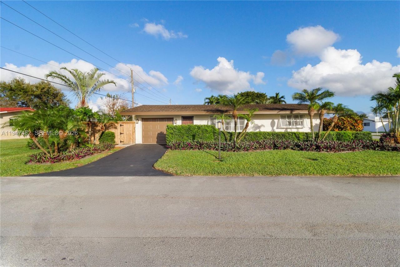 1541 NW 83rd Way, Pembroke Pines, FL 33024 Photo