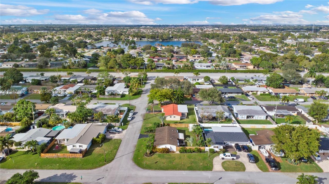 1541 NW 83rd Way, Pembroke Pines, FL 33024 Photo