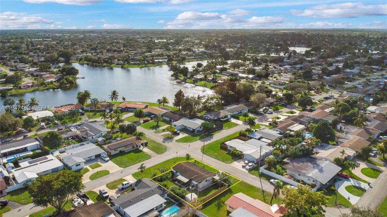 1541 NW 83rd Way, Pembroke Pines, FL 33024 Photo