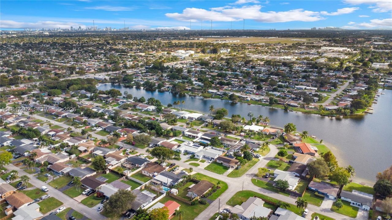 1541 NW 83rd Way, Pembroke Pines, FL 33024 Photo