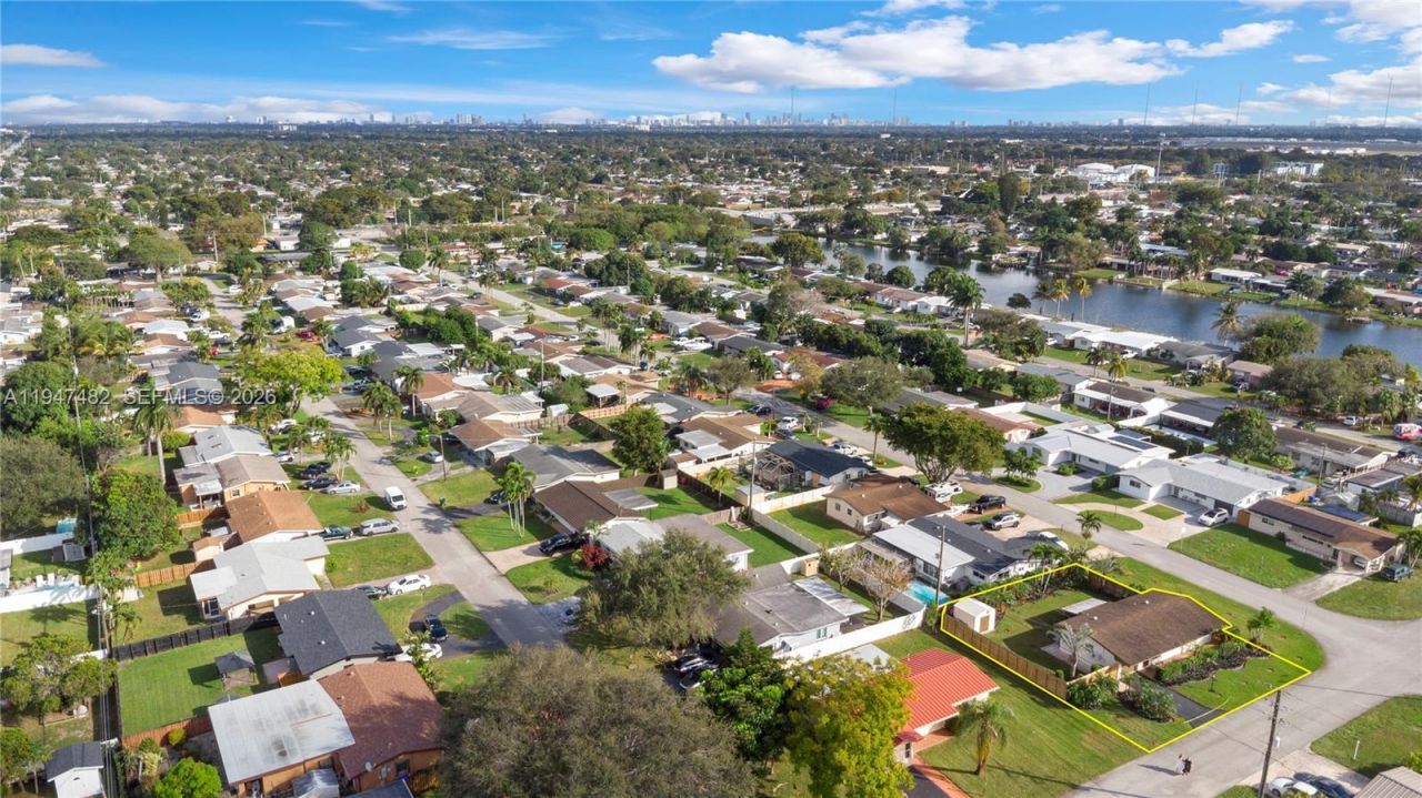 1541 NW 83rd Way, Pembroke Pines, FL 33024 Photo