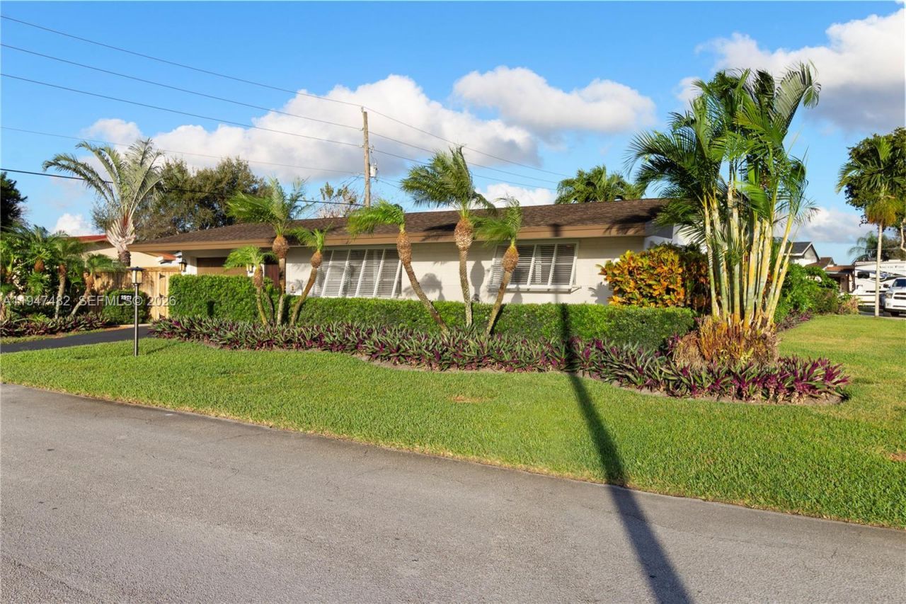 1541 NW 83rd Way, Pembroke Pines, FL 33024 Photo