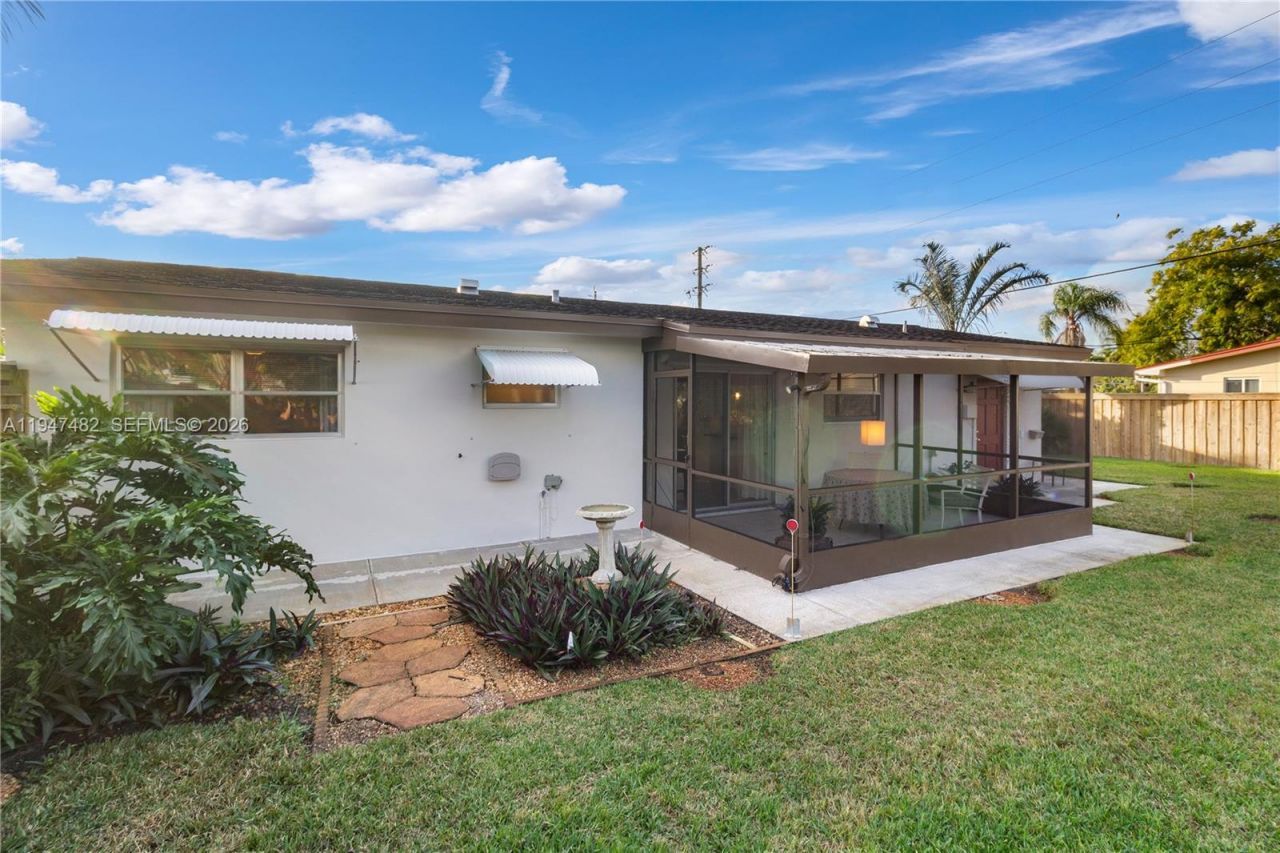 1541 NW 83rd Way, Pembroke Pines, FL 33024 Photo