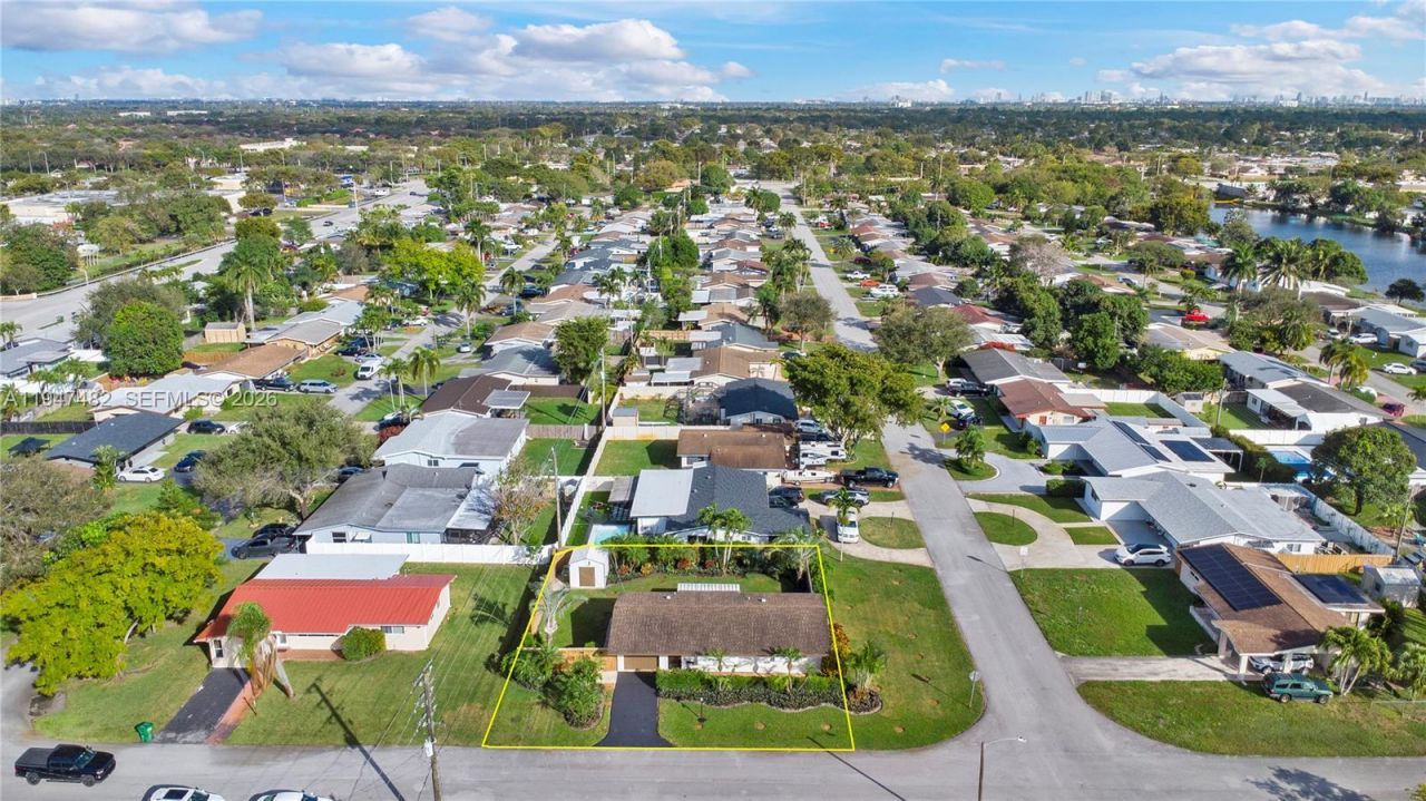 1541 NW 83rd Way, Pembroke Pines, FL 33024 Photo