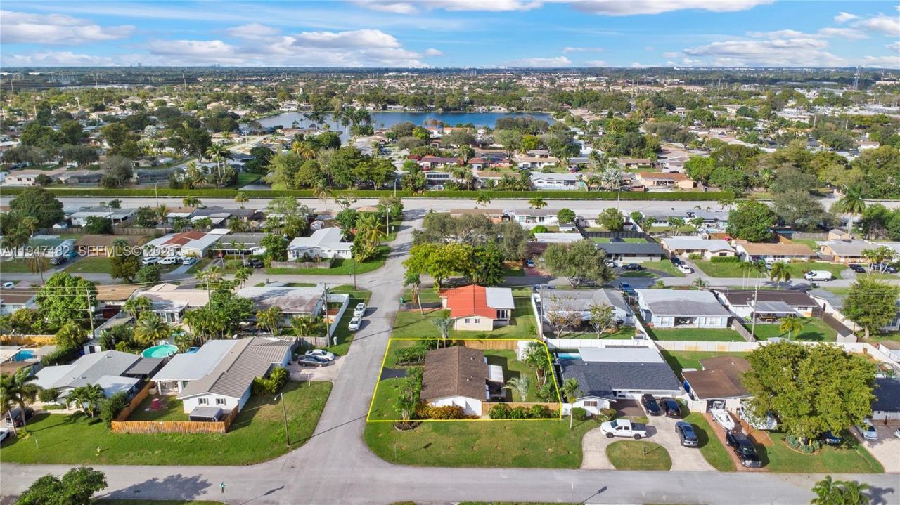 1541 NW 83rd Way, Pembroke Pines, FL 33024 Photo