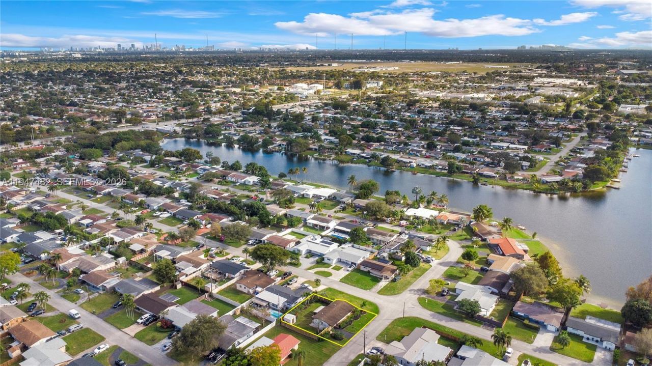 1541 NW 83rd Way, Pembroke Pines, FL 33024 Photo