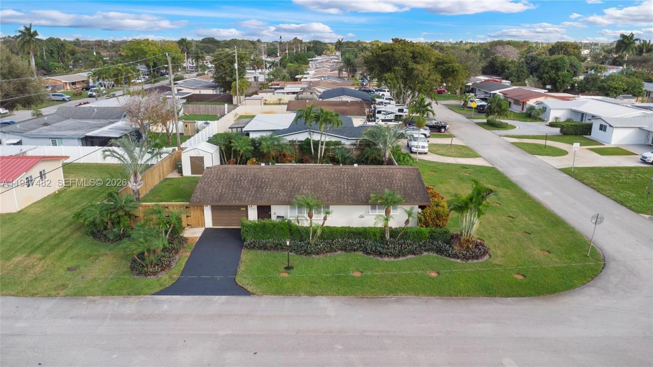 1541 NW 83rd Way, Pembroke Pines, FL 33024 Photo