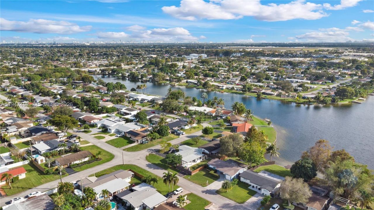 1541 NW 83rd Way, Pembroke Pines, FL 33024 Photo