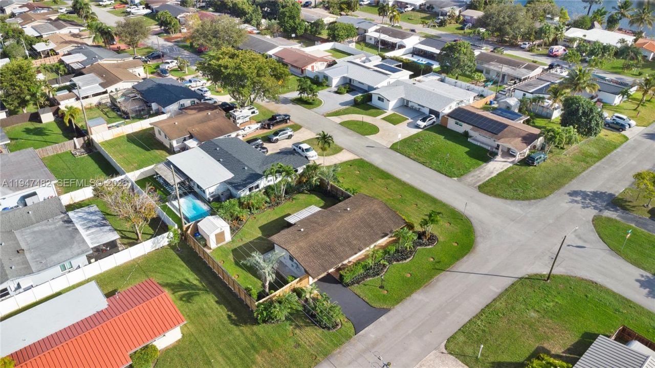 1541 NW 83rd Way, Pembroke Pines, FL 33024 Photo