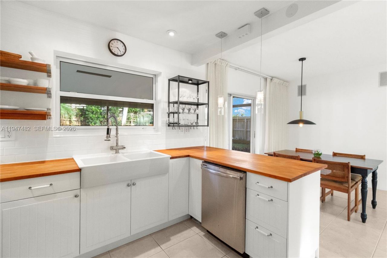 1541 NW 83rd Way, Pembroke Pines, FL 33024 Photo