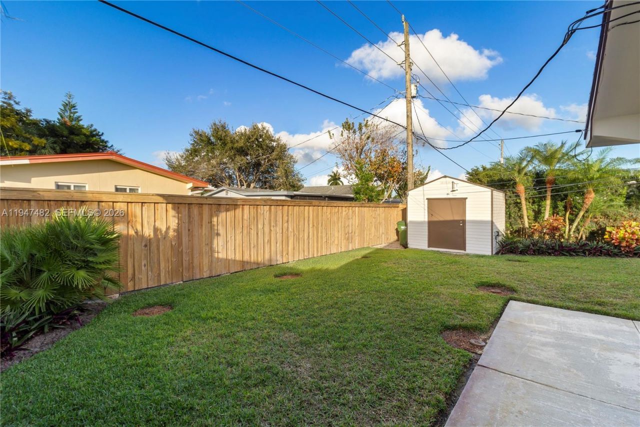 1541 NW 83rd Way, Pembroke Pines, FL 33024 Photo