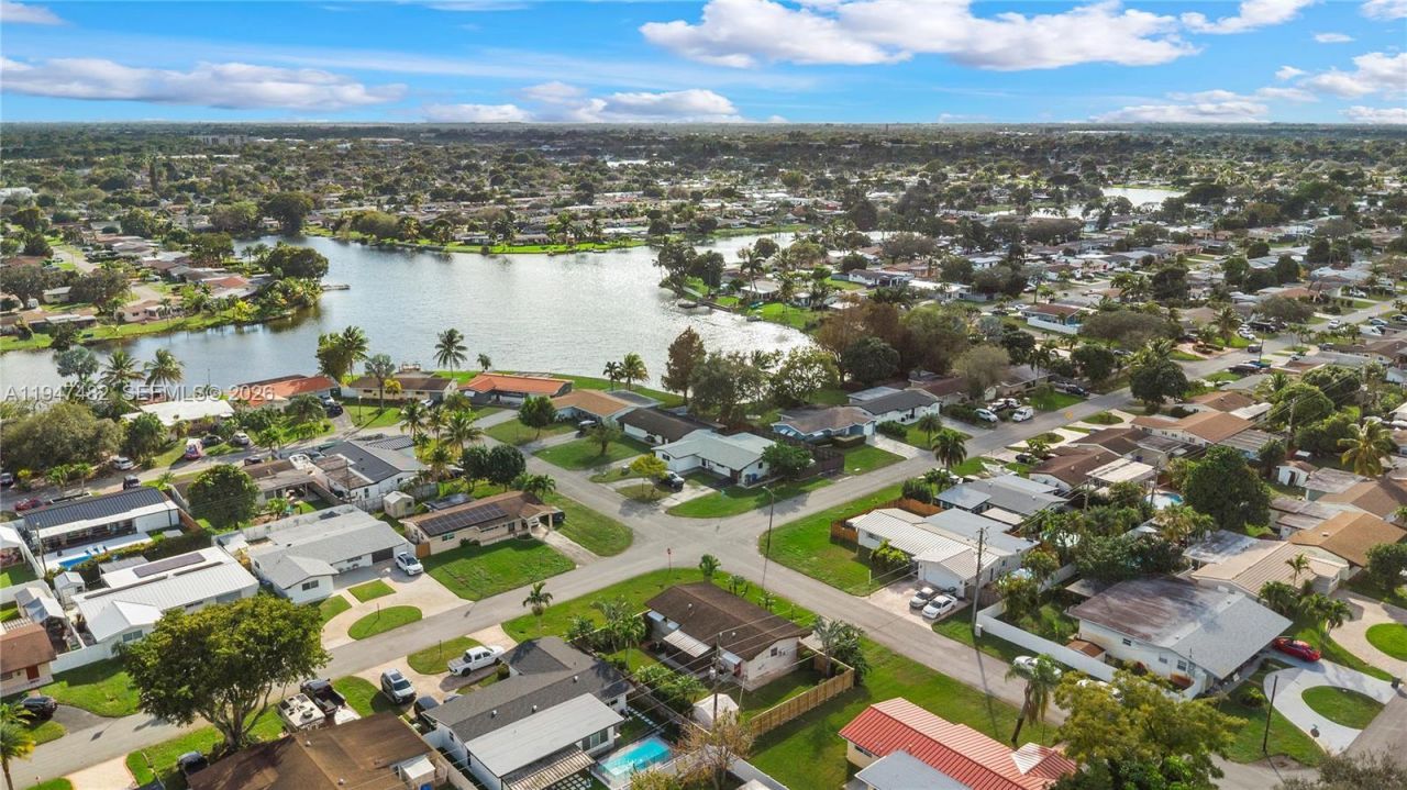 1541 NW 83rd Way, Pembroke Pines, FL 33024 Photo