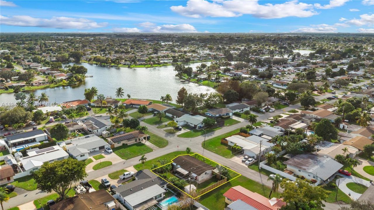 1541 NW 83rd Way, Pembroke Pines, FL 33024 Photo