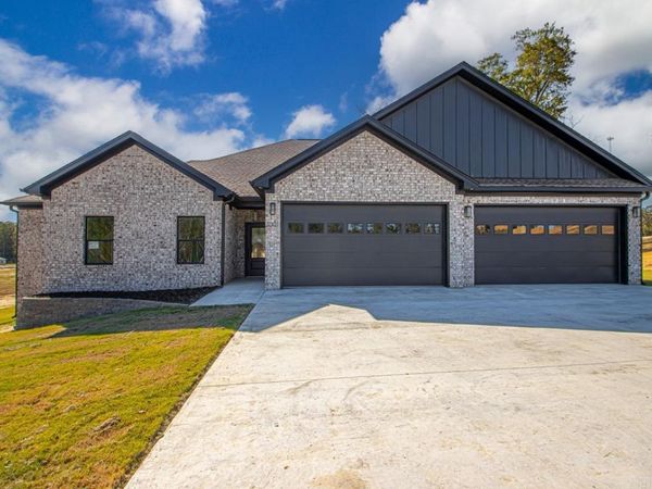 1001 Duke Drive, Bauxite, AR 72011