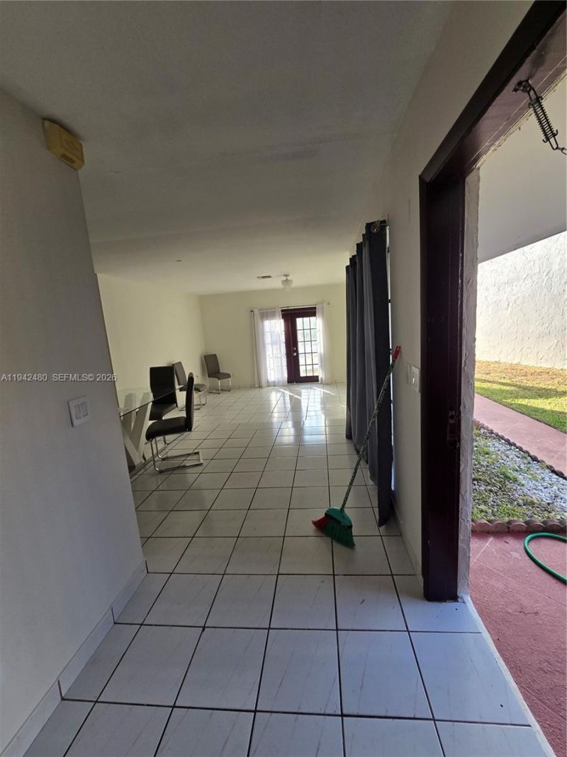 6905 SW 104th Ct, Miami, FL 33173 Photo