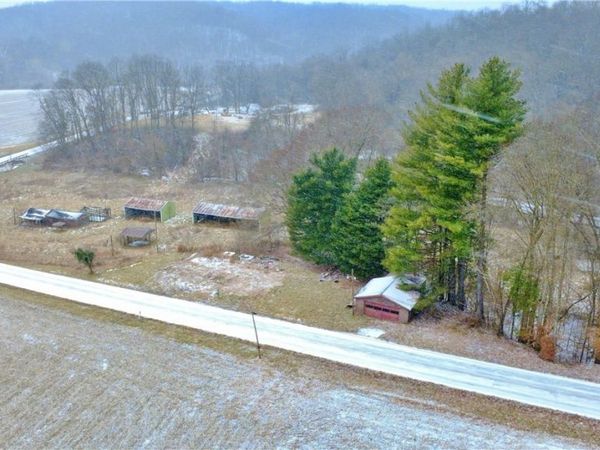 2771 S River Road, Stockport, OH 43787