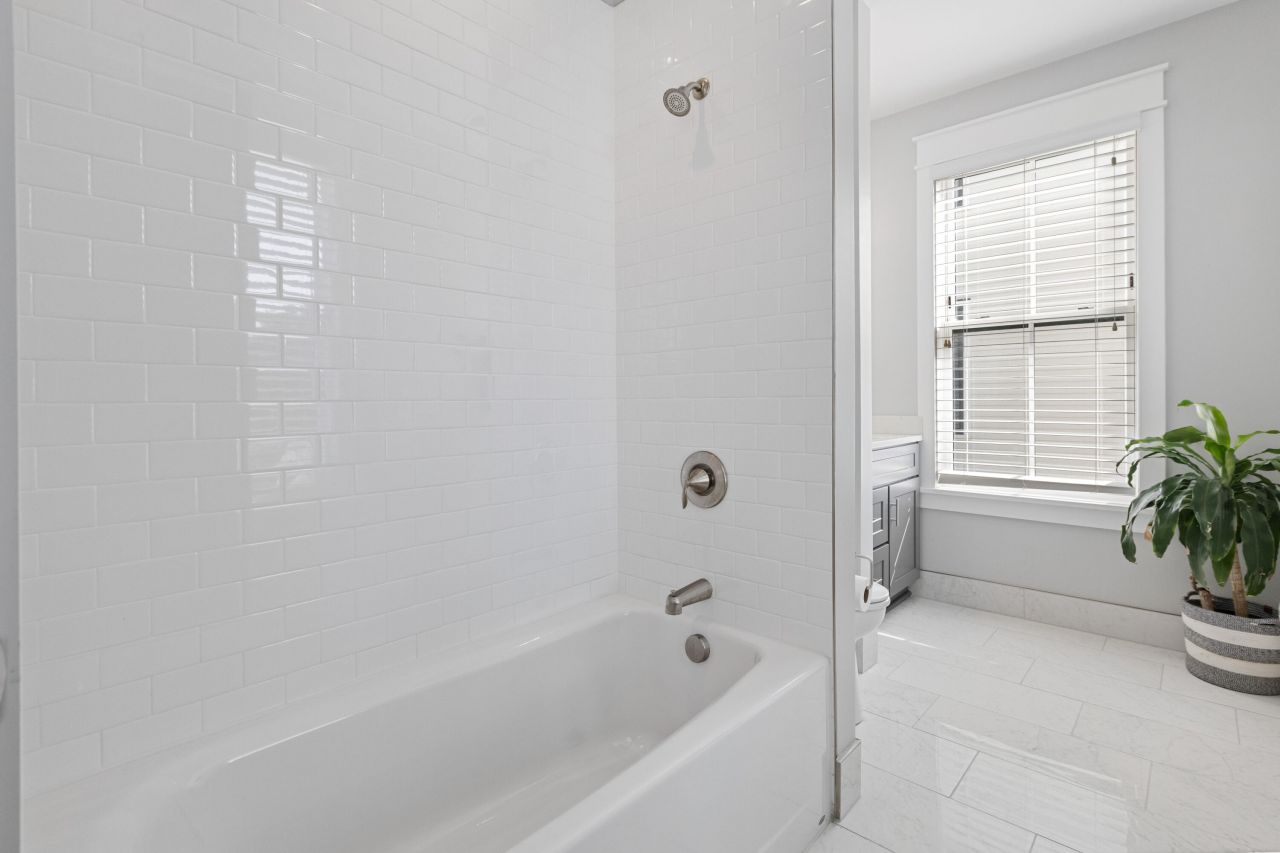 3 1/2 Maranda Holmes Photo 19