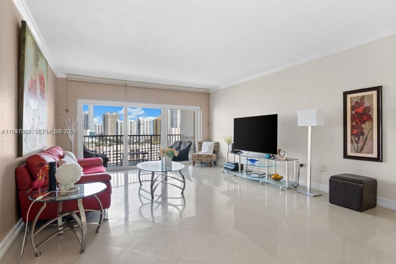 300 Bayview Dr , Unit 1707, Sunny Isles Beach, FL 33160 Photo