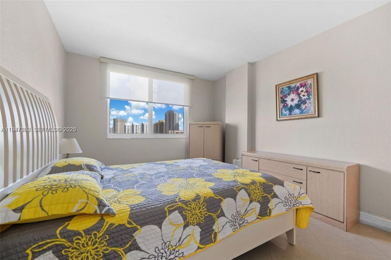 300 Bayview Dr , Unit 1707, Sunny Isles Beach, FL 33160 Photo