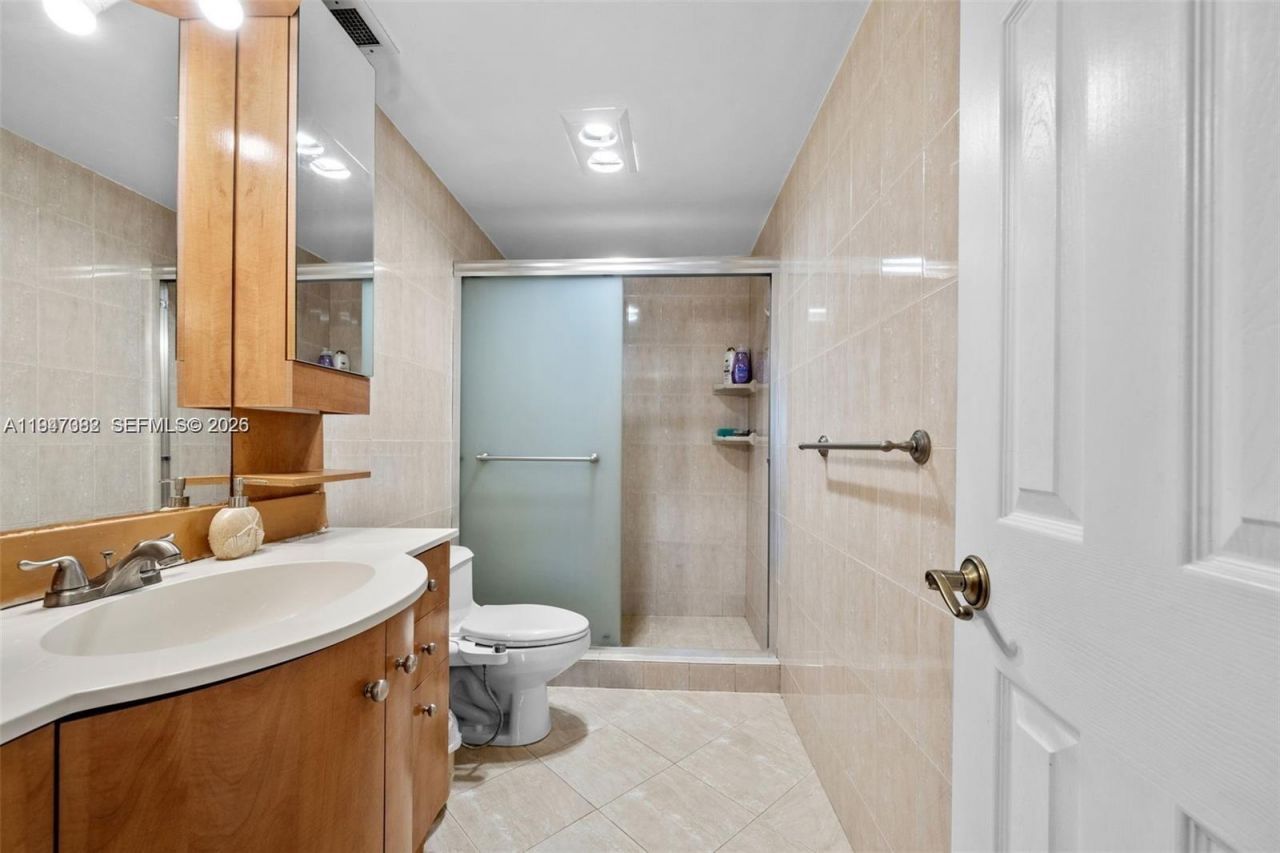 300 Bayview Dr , Unit 1707, Sunny Isles Beach, FL 33160 Photo