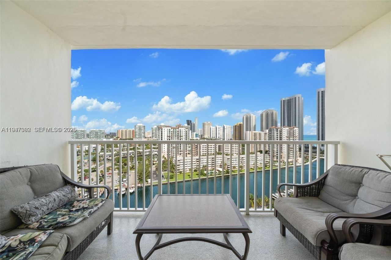 300 Bayview Dr , Unit 1707, Sunny Isles Beach, FL 33160 Photo