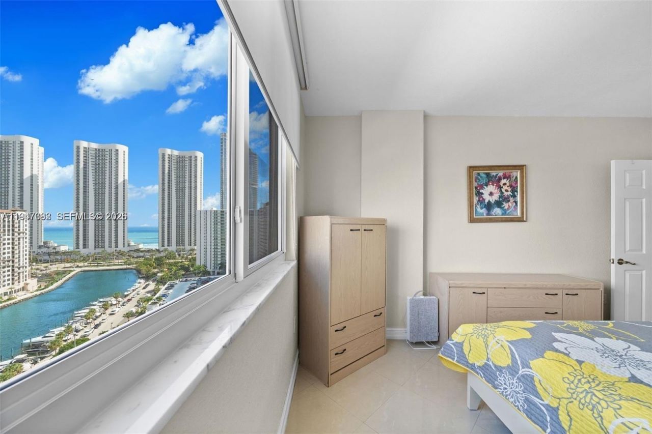 300 Bayview Dr , Unit 1707, Sunny Isles Beach, FL 33160 Photo