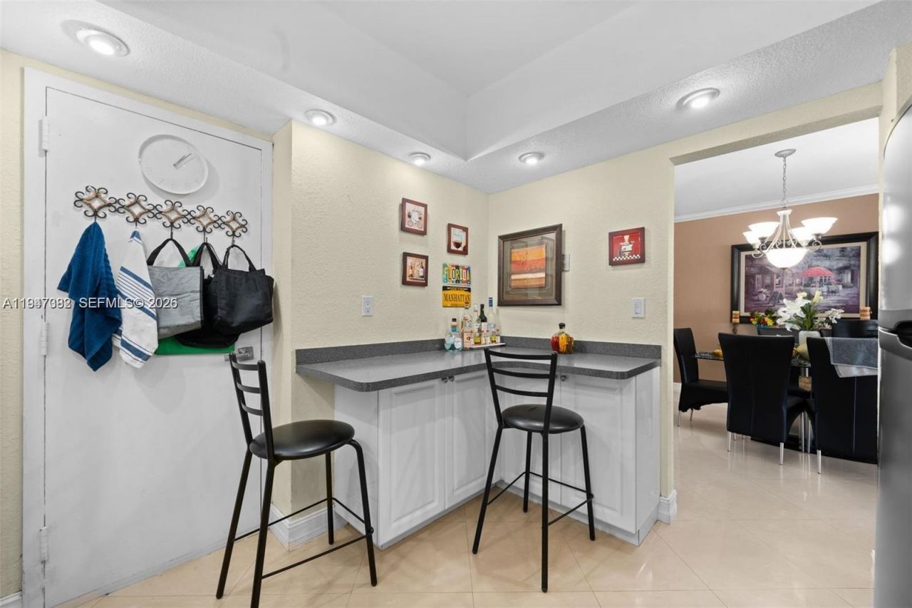 300 Bayview Dr , Unit 1707, Sunny Isles Beach, FL 33160 Photo