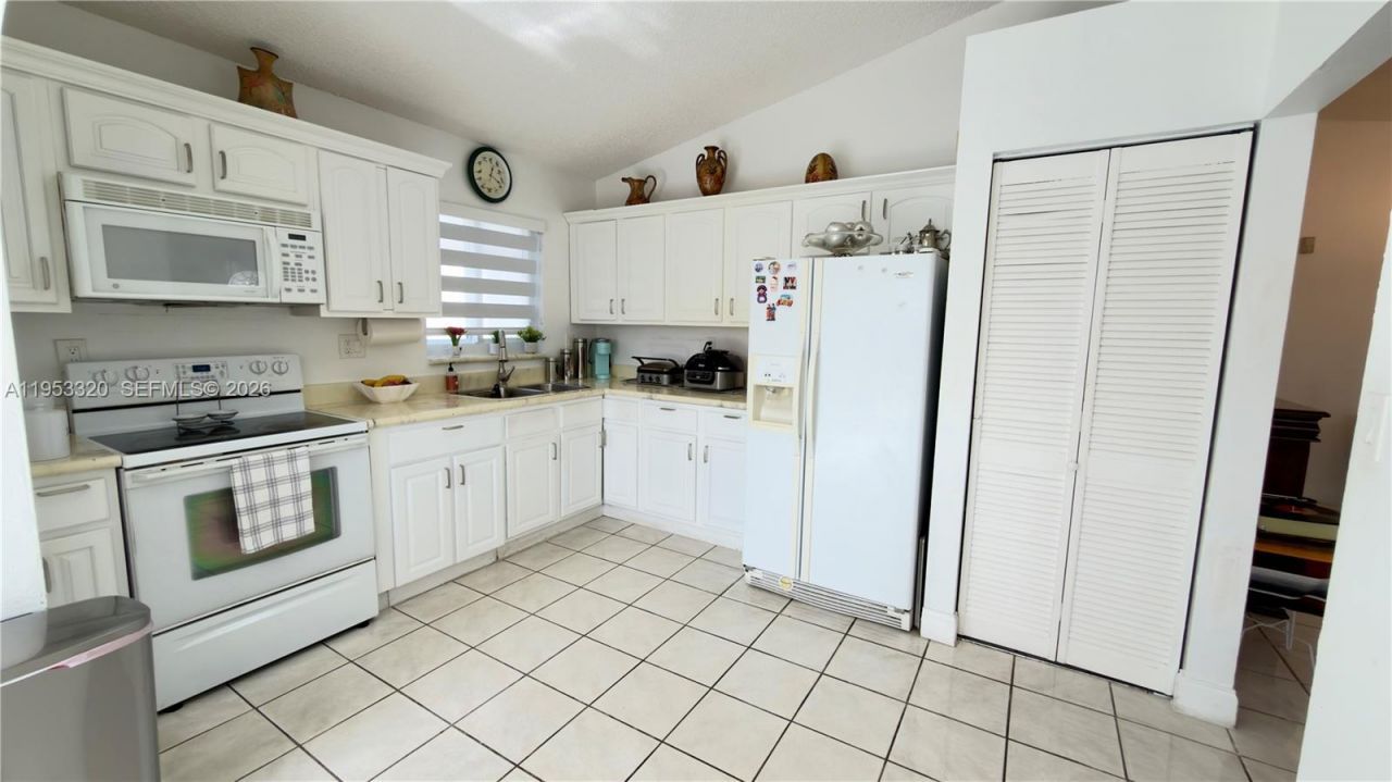 7220 SW 149th Ct, Miami, FL 33193 Photo