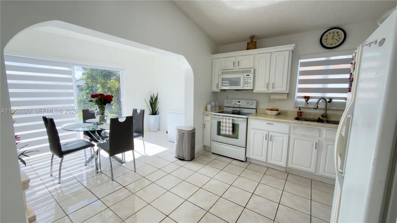 7220 SW 149th Ct, Miami, FL 33193 Photo