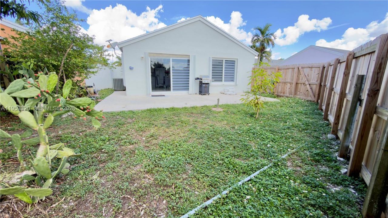 7220 SW 149th Ct, Miami, FL 33193 Photo