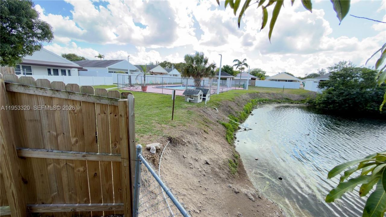 7220 SW 149th Ct, Miami, FL 33193 Photo