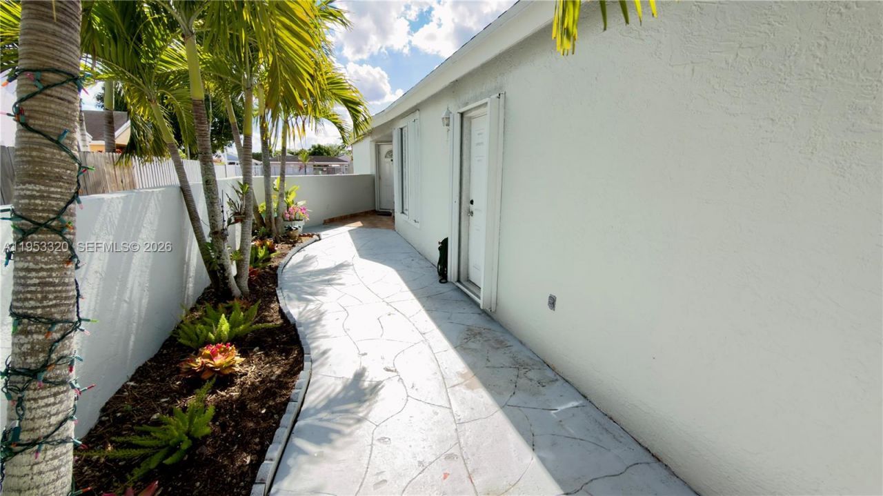 7220 SW 149th Ct, Miami, FL 33193 Photo